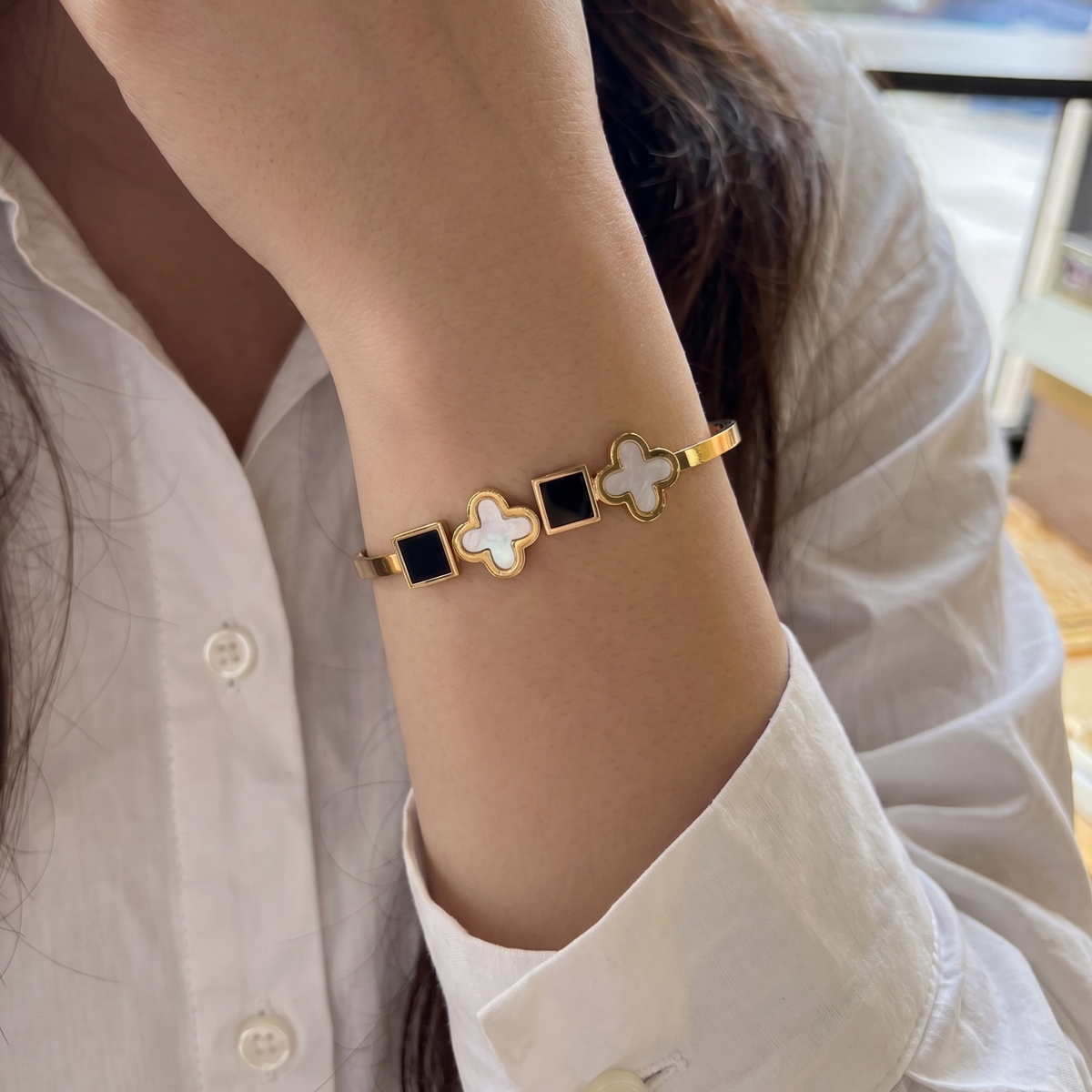 Noir Clover Bracelet