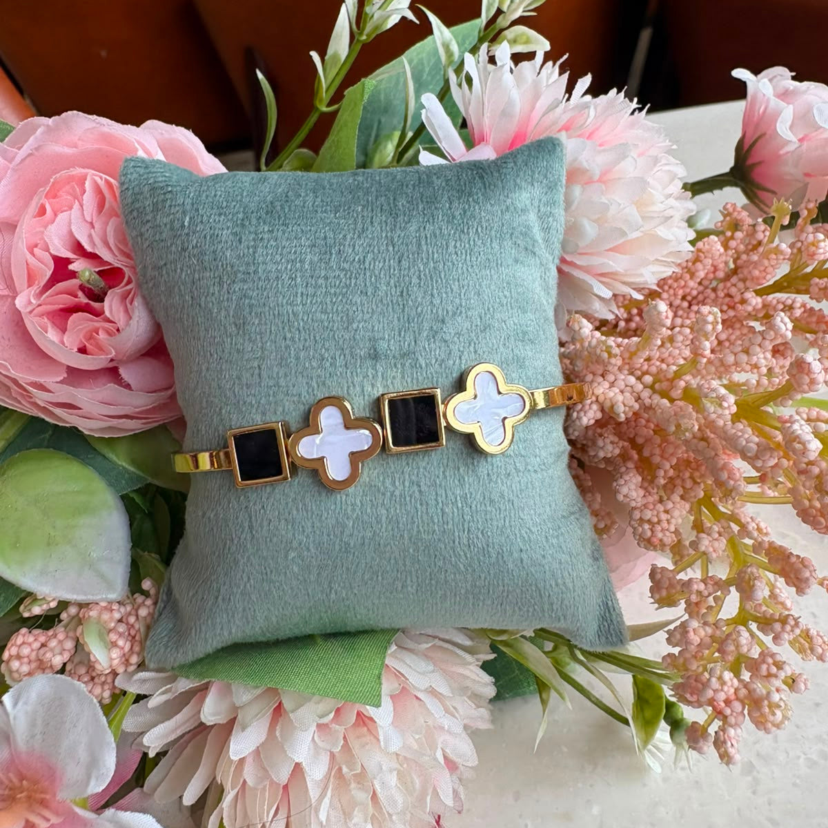 Noir Clover Bracelet