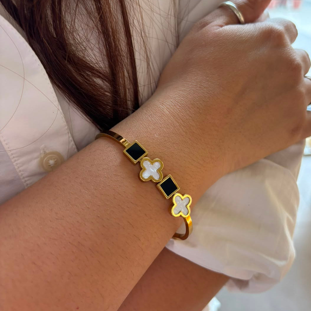 Noir Clover Bracelet