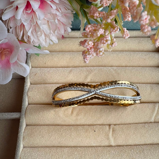 Infinity Éclat Cuff